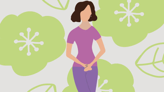 被说明的妇女用手在骨盆区域