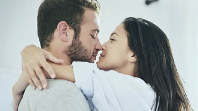 一对鼻子对着鼻子