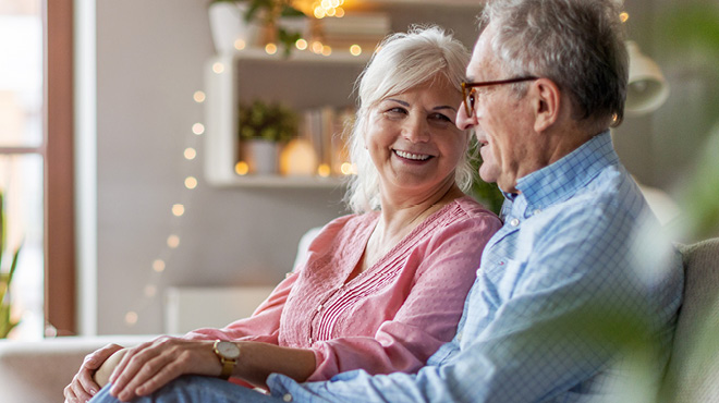 一起坐的资深夫妇