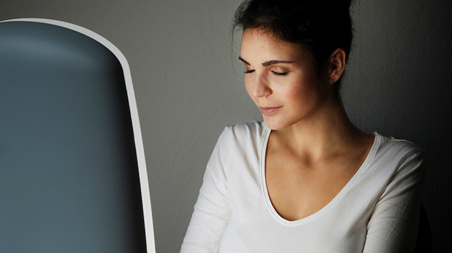 坐在前面的光疗法